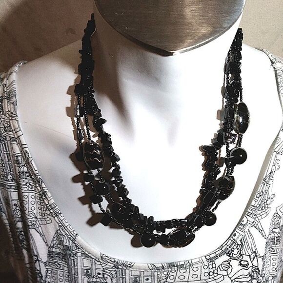 Beaded necklace  - Picture 1 of 4